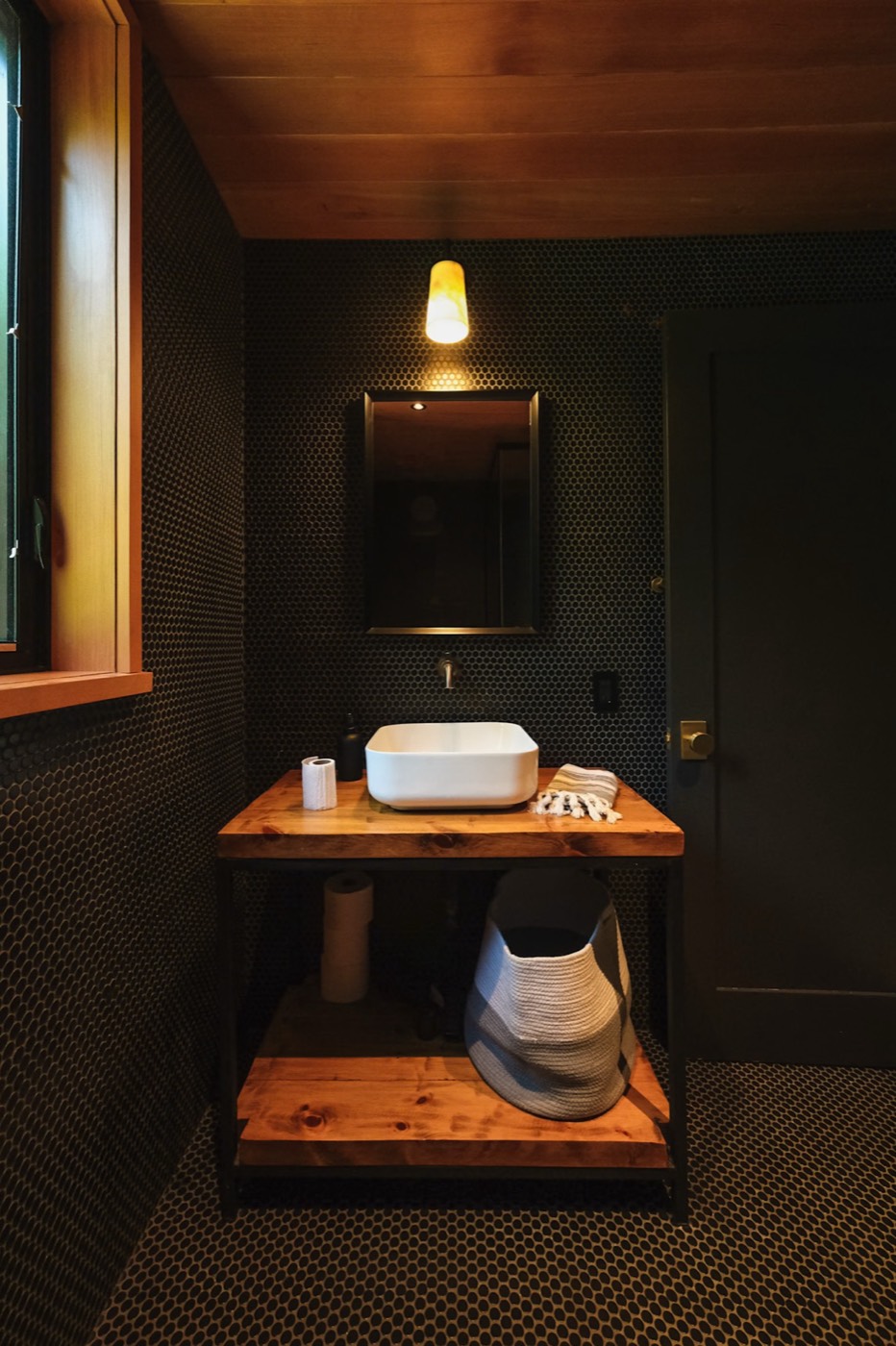 Black Oak Lodge private dock on Canoe Lake